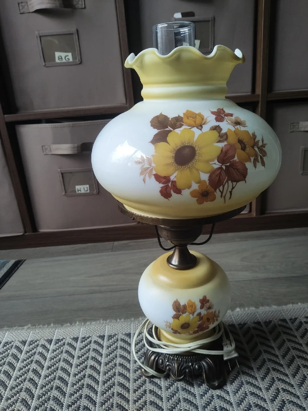 Vintage Floral Table Lamp image indicator(2)