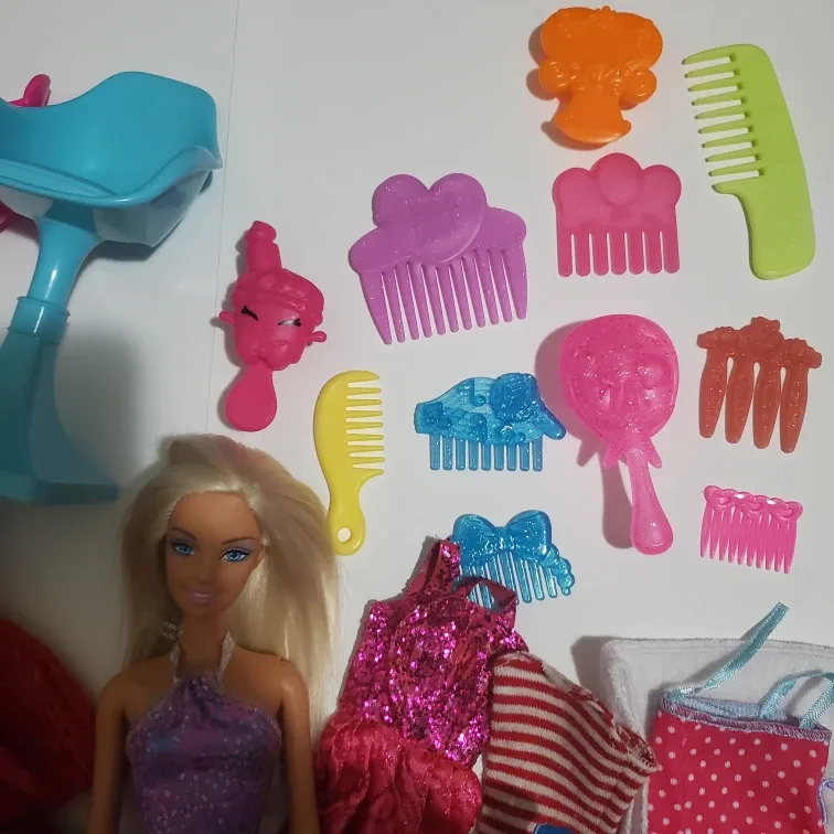 Barbie and Clothing/Accessories Lot #Cleanout image indicator(4)