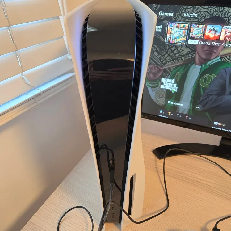 PS5 (no scam). disc. CLEAN. playstation 5 console image indicator(2)