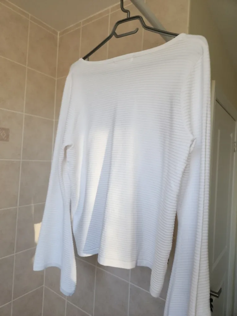 BELUVlove White Sweater - Size L image indicator(3)