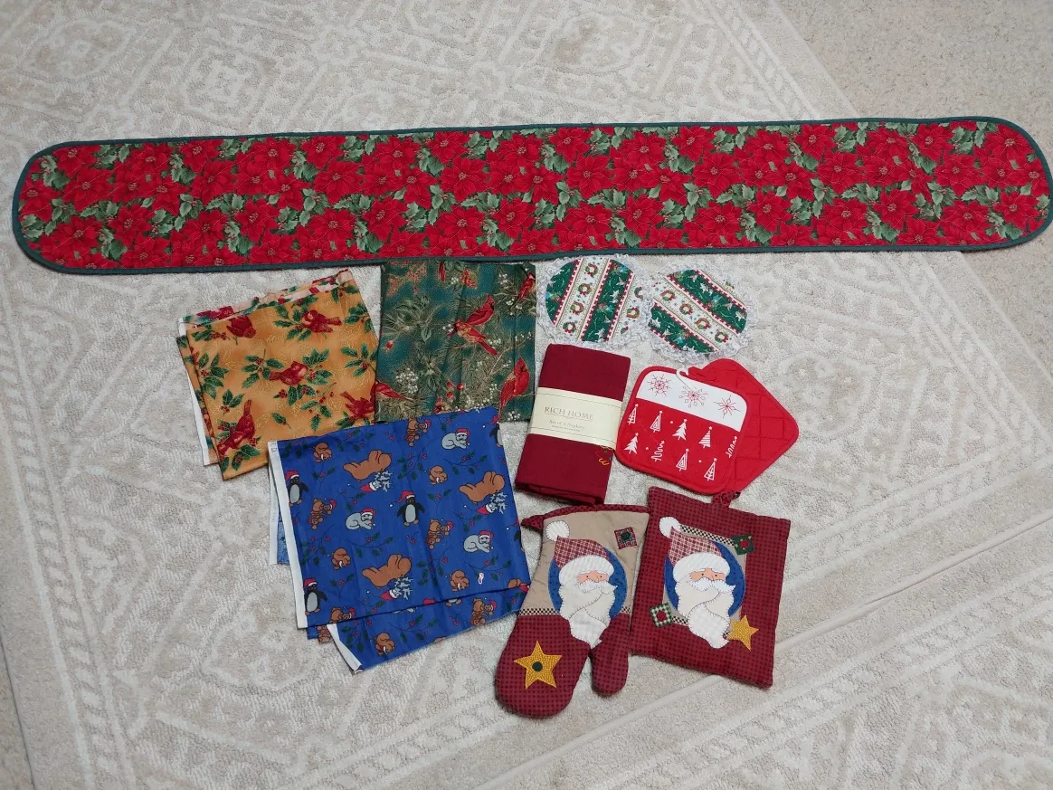 Christmas Table Linens & Kitchen Set