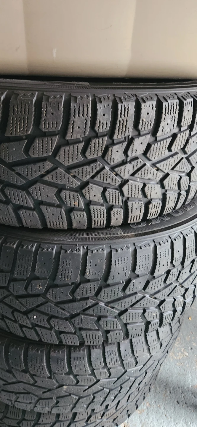 Sumitomo Winter Tires - 235/65R17 - photo 2