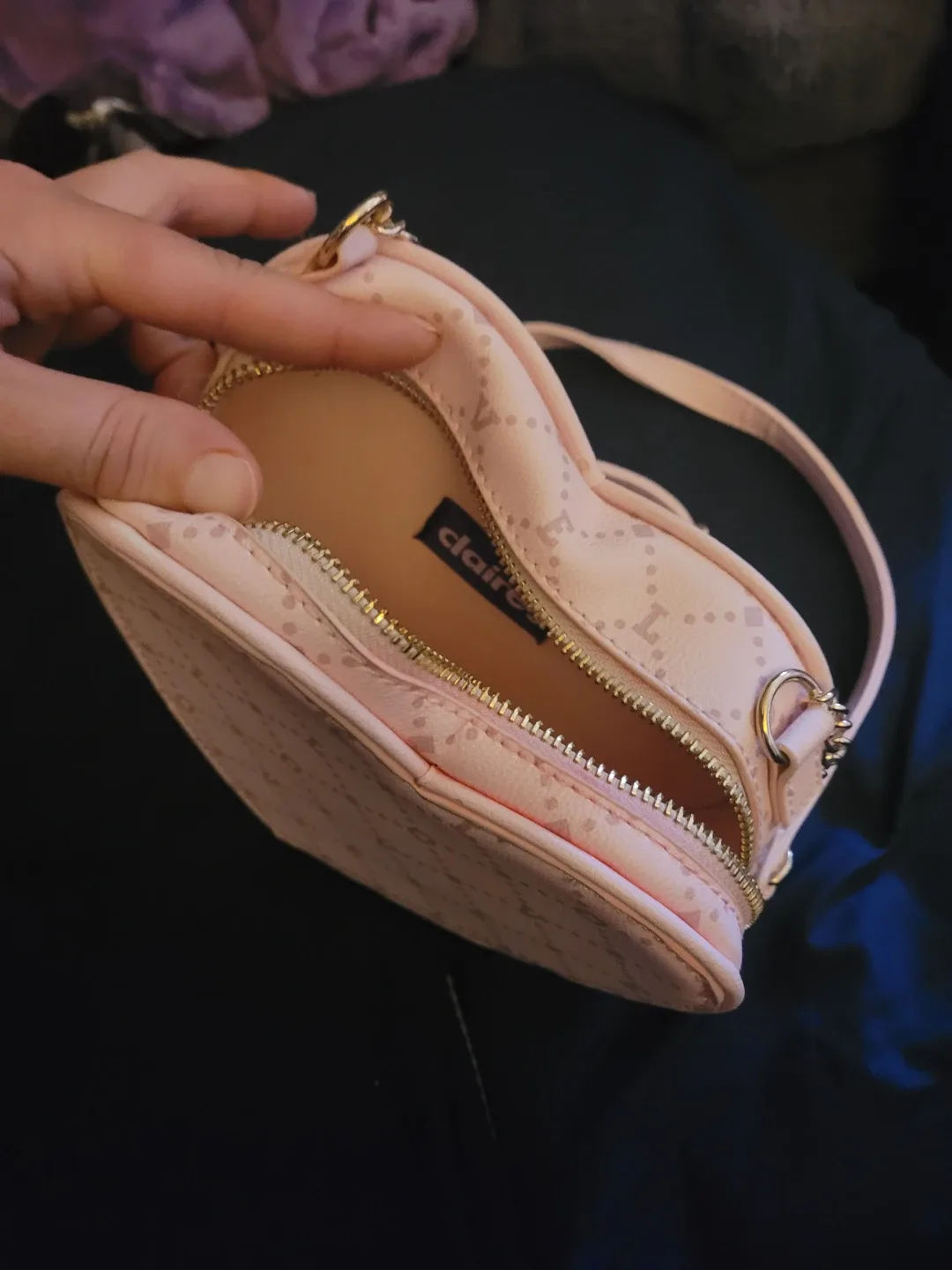 🥕  Claire's Pink Heart-Shaped Purse