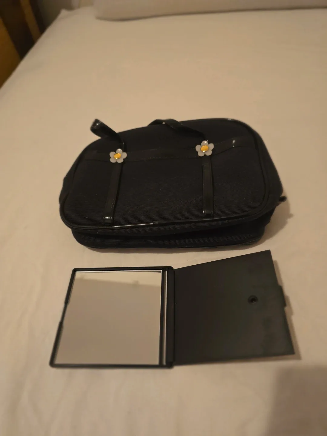 Black Daisy Purse with Mirror Mary Quant Japan image indicator(2)