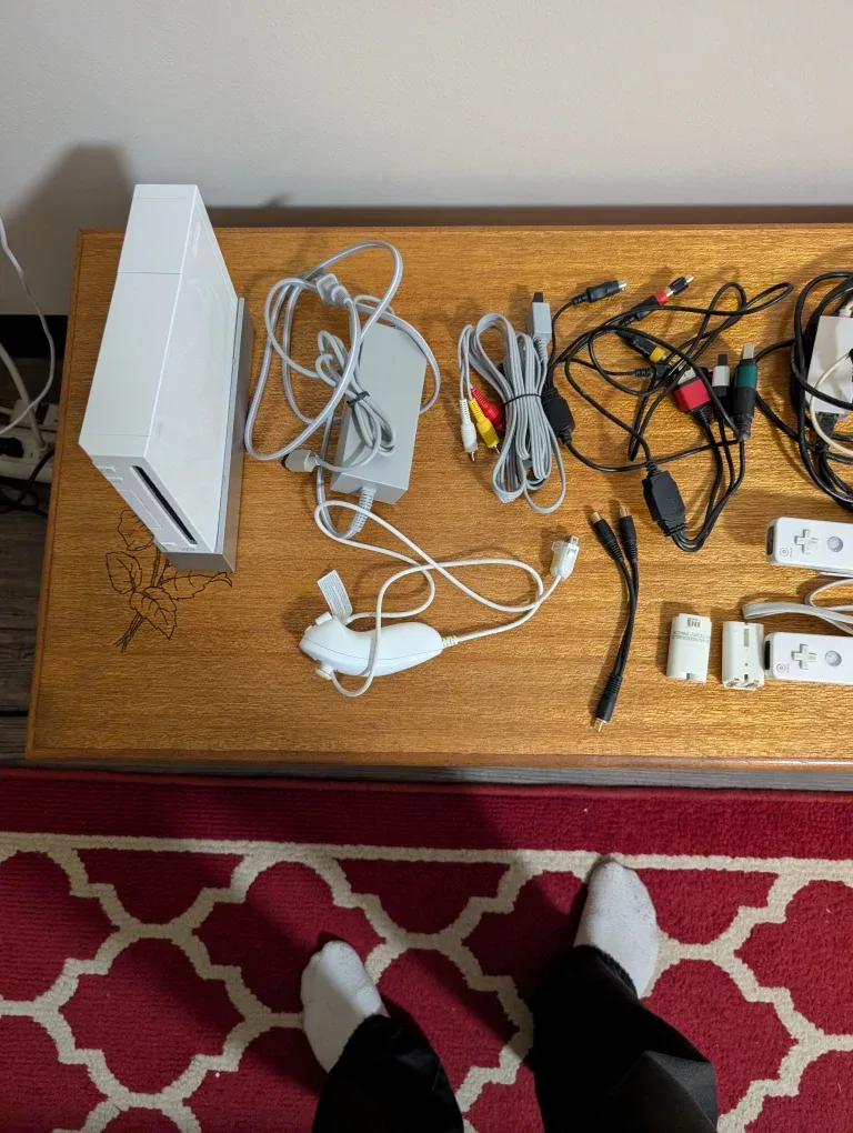 Nintendo Wii Console with Games & Accessories image indicator(3)