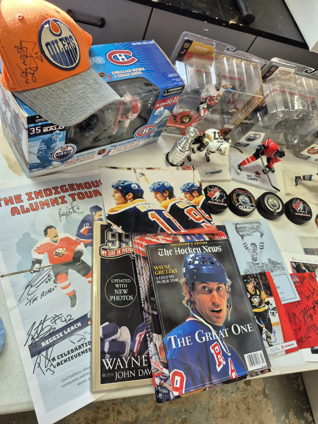 Hockey Memorabilia Lot - Oilers, Gretzky, Crosby - photo 3