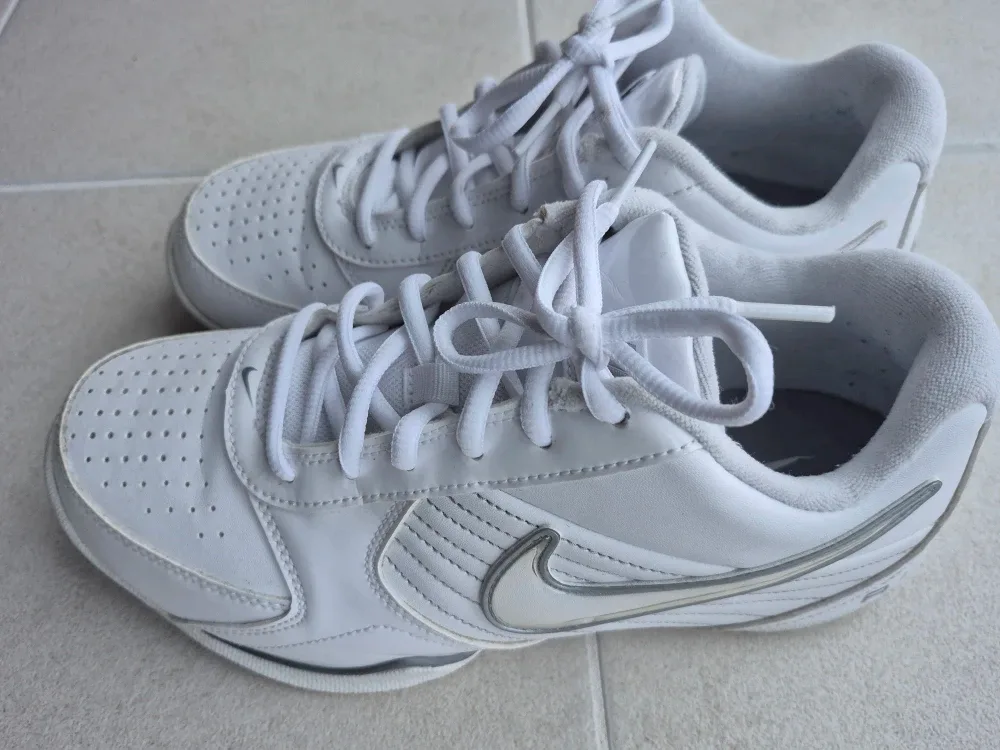 Nike Shoes US 8 image indicator(3)