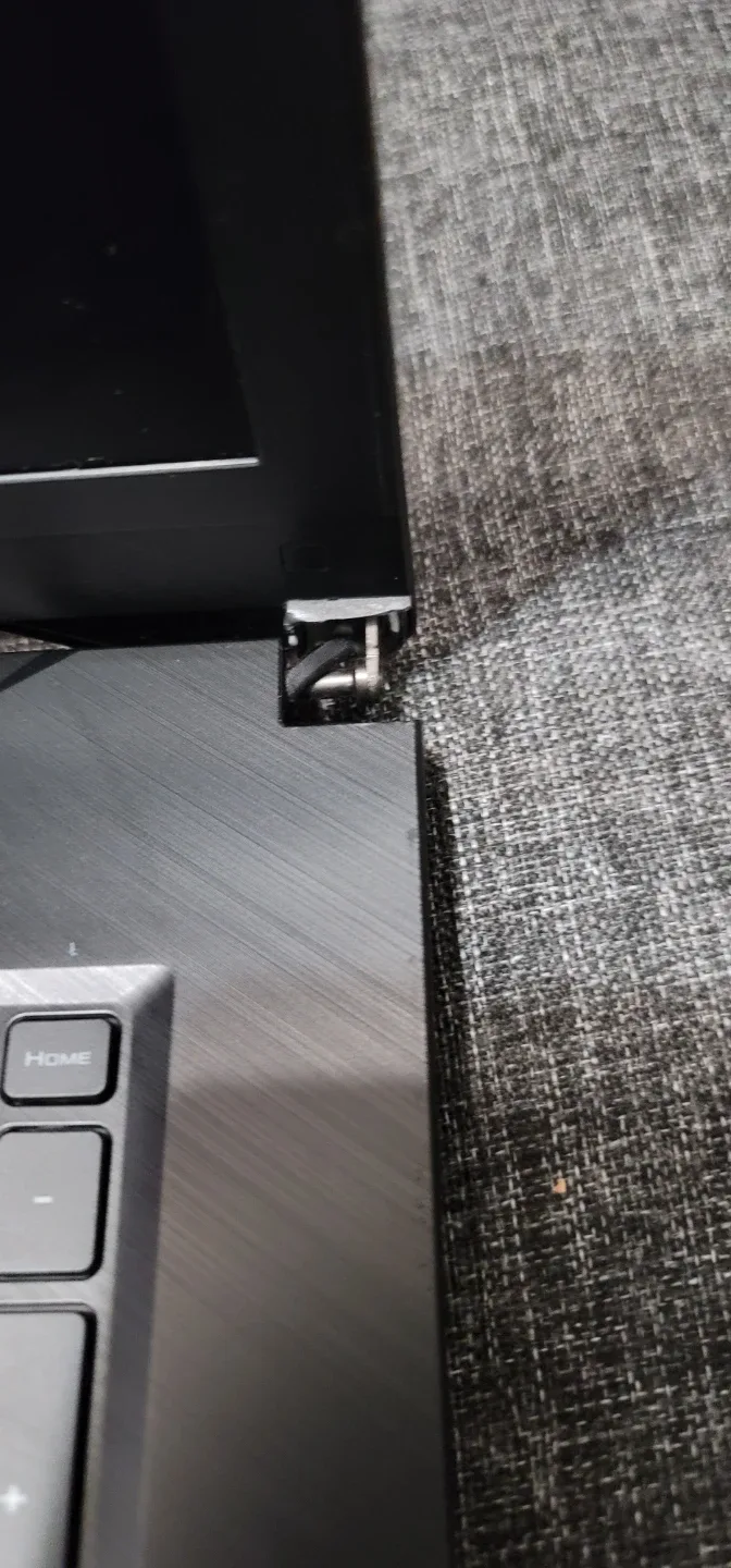 ASUS ROG STRIX GL703VD Gaming Laptop 32GB + 1TB SSD WIN 11 image indicator(9)