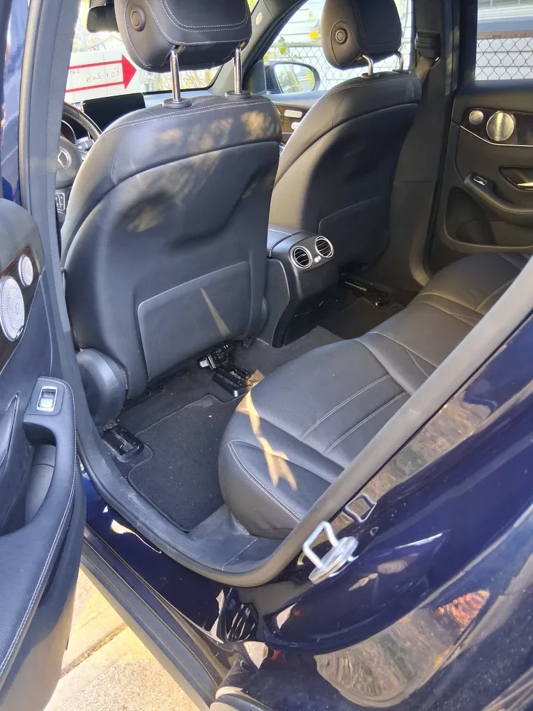 Mercedes-Benz GLC 300 - Blue image indicator(5)