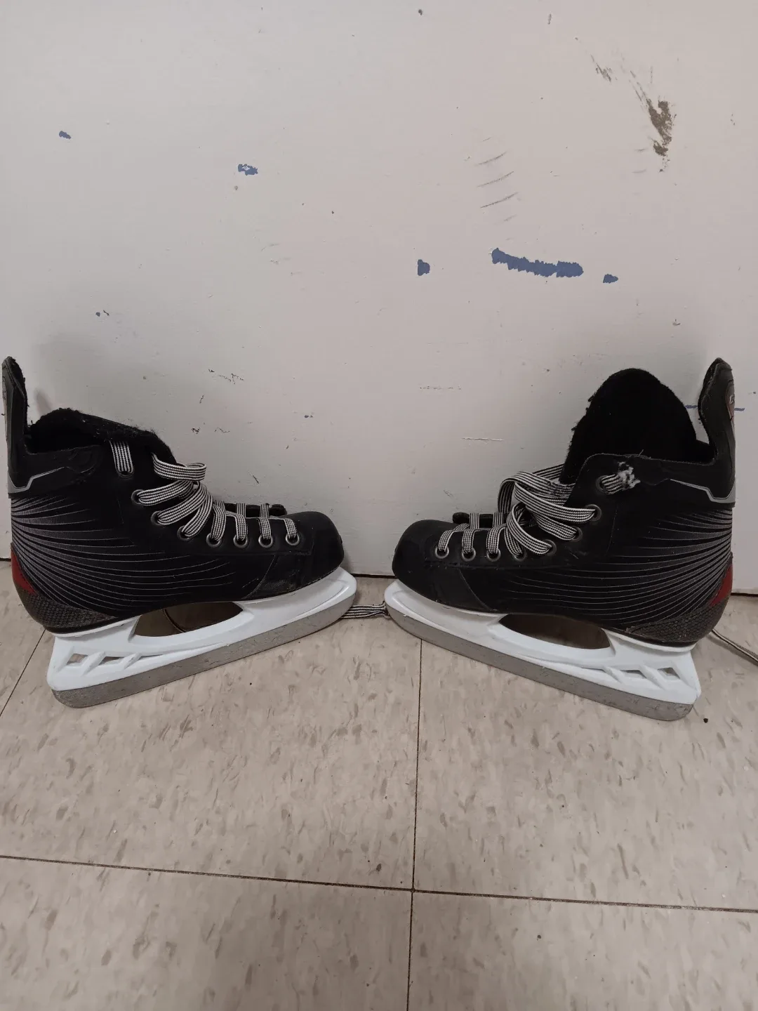CCM kids Custom Ice Skates image indicator(3)