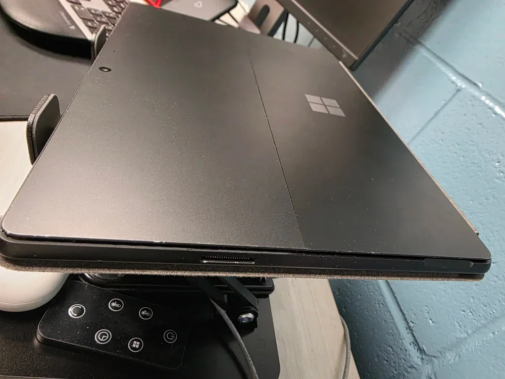 Microsoft Surface Pro 9 Tablet - Like New! image indicator(4)