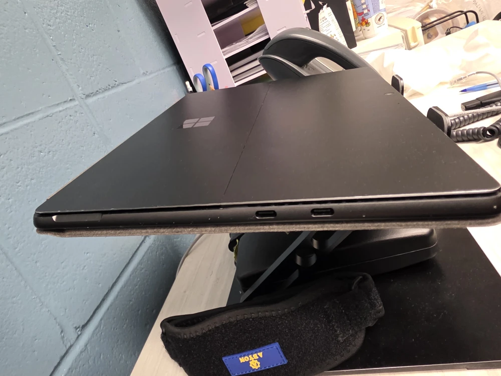 Microsoft Surface Pro 9 Tablet - Like New! - photo 5