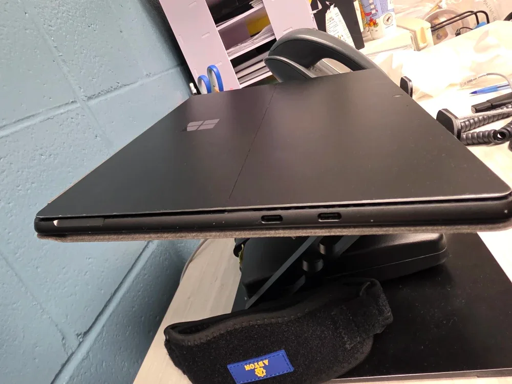 Microsoft Surface Pro 9 Tablet - Like New! image indicator(5)