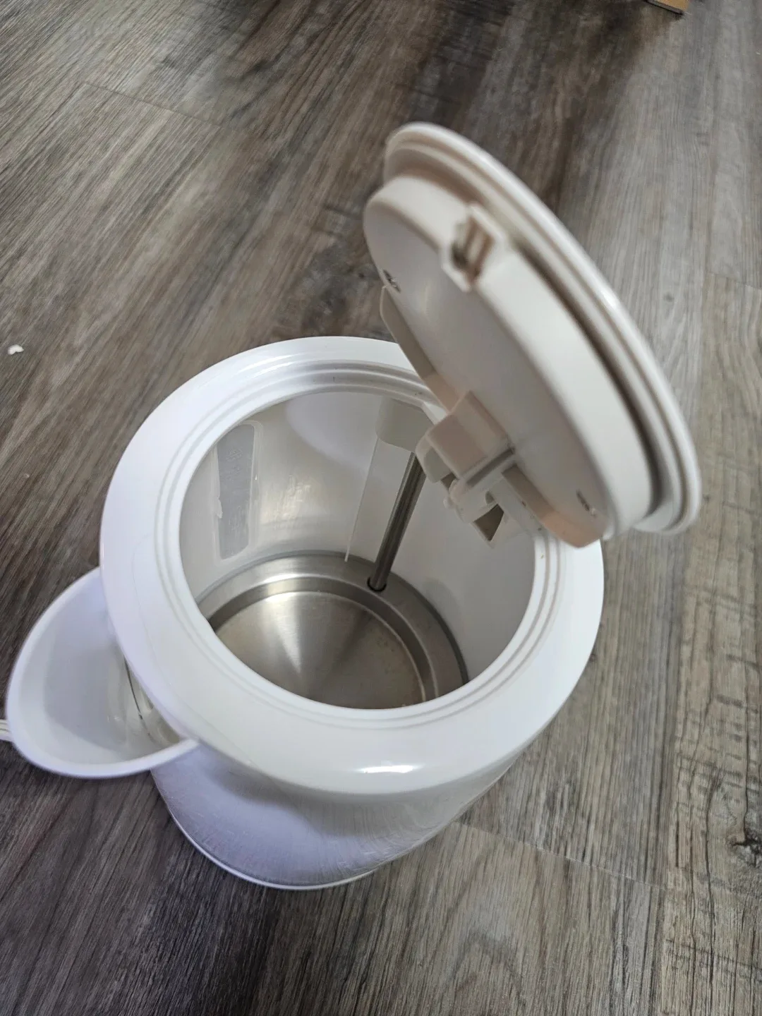 Toastmaster White Electric Kettle image indicator(2)