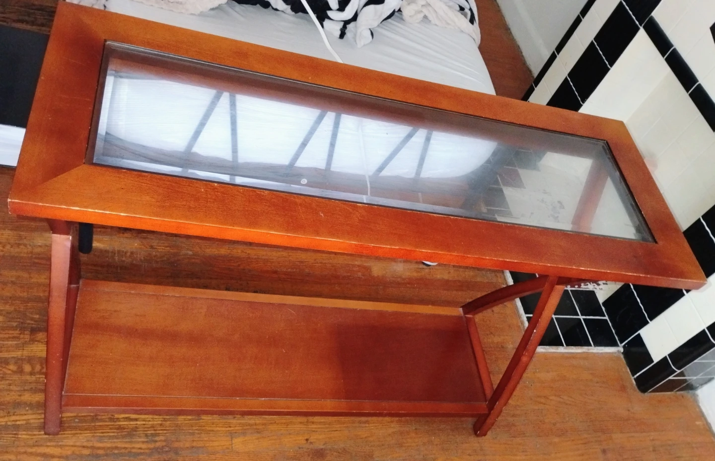 Light weight Wood & Glass Coffee Table (PICK UP ONLY)