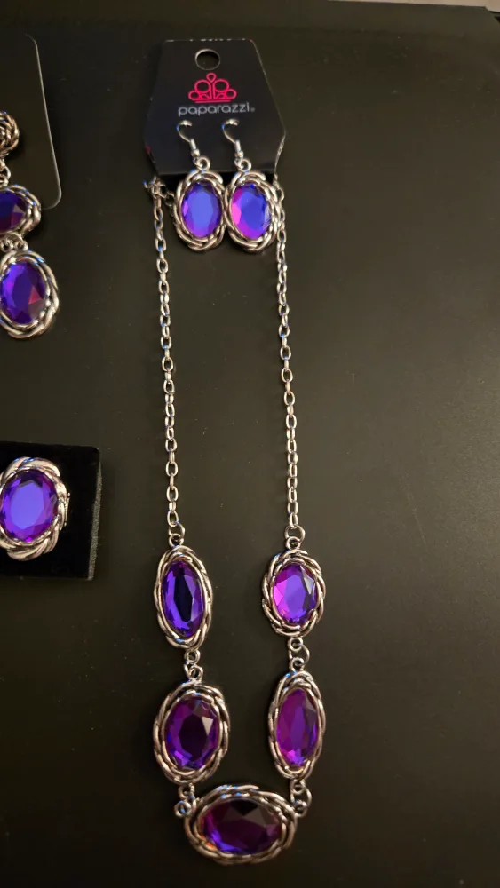 Paparazzi Jewelry 4 pcs Set - Necklace, Earrings, Ring, Bracelet image indicator(5)