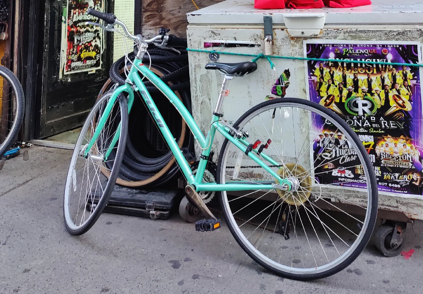 Fuji Absolute Bike - Seafoam green image indicator(2)