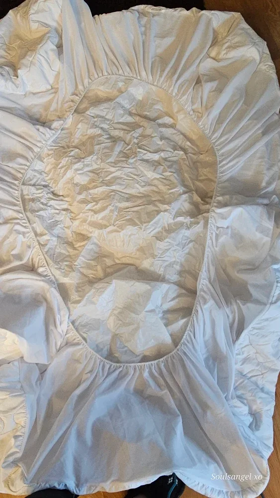 Free Queen White Fitted Sheet Mattress Cover image indicator(2)