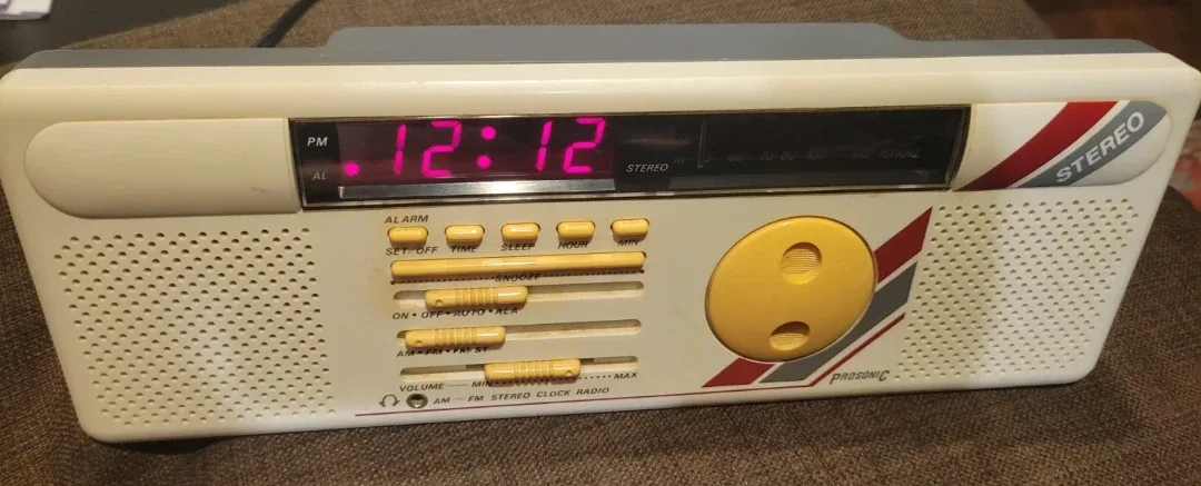 Prosonic AM/FM Stereo Clock Radio