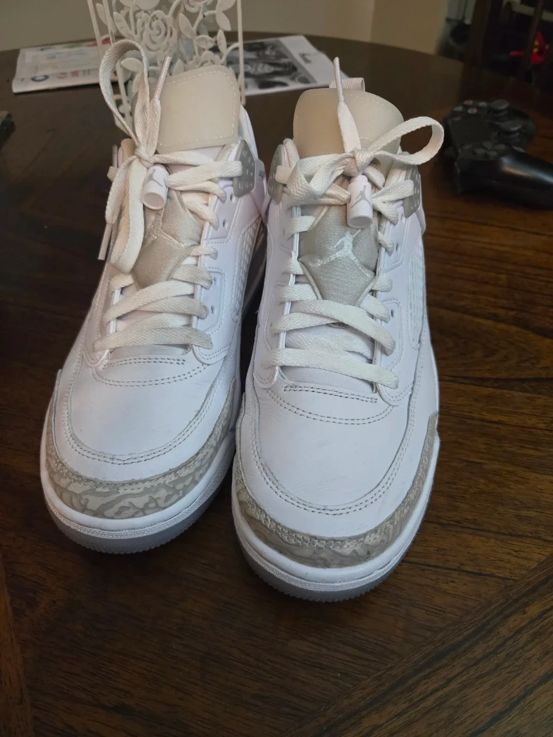 Air Jordan 3 Retro Low White Cement Grey image indicator(2)