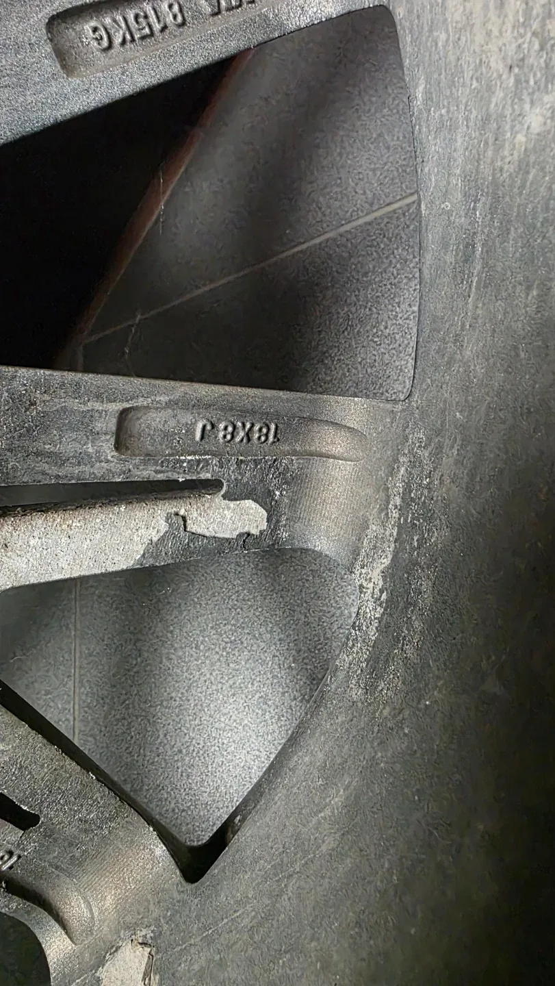 Michelin Tire on Ronal Rim - 235/65R18 image indicator(3)