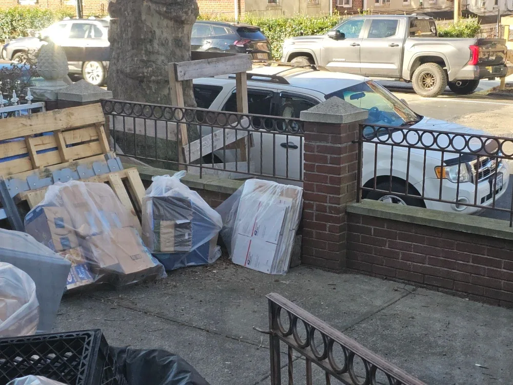 FREE SMALL AND MEDIUM BOXES