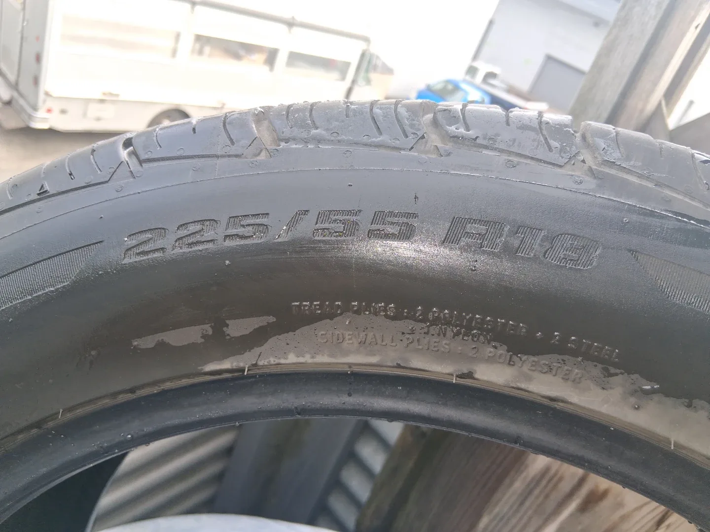 4 Suv. Tires 60% plus tread image indicator(2)