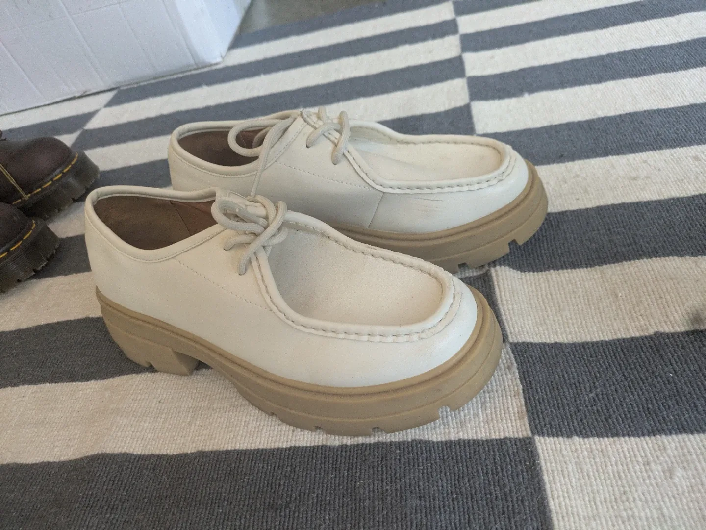 White Cushionaire Shoes, Size 9.5 W