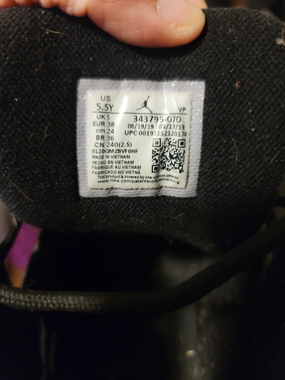 Jordan True Flight Black/Gold Youth Size 5.5Y image indicator(2)