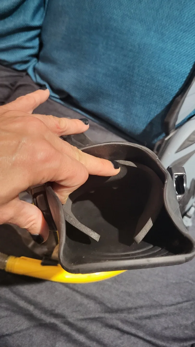 Body Glove snorkle, mask, and flippers image indicator(3)