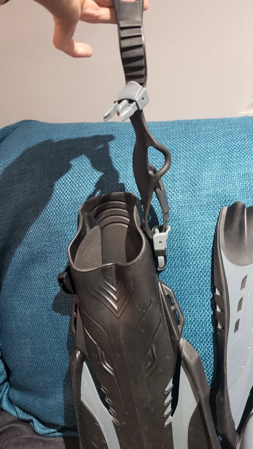 Body Glove snorkle, mask, and flippers image indicator(4)