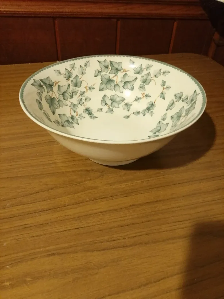 Floral Patterned Serving Bowl image indicator(6)