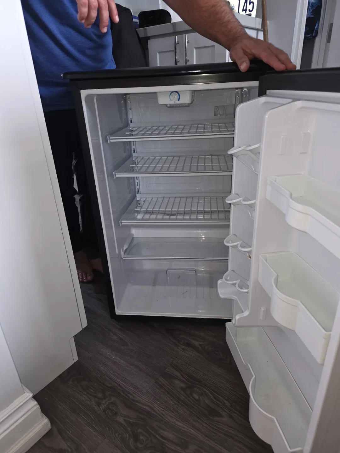 Whirlpool Mini Fridge - Great Condition image indicator(2)