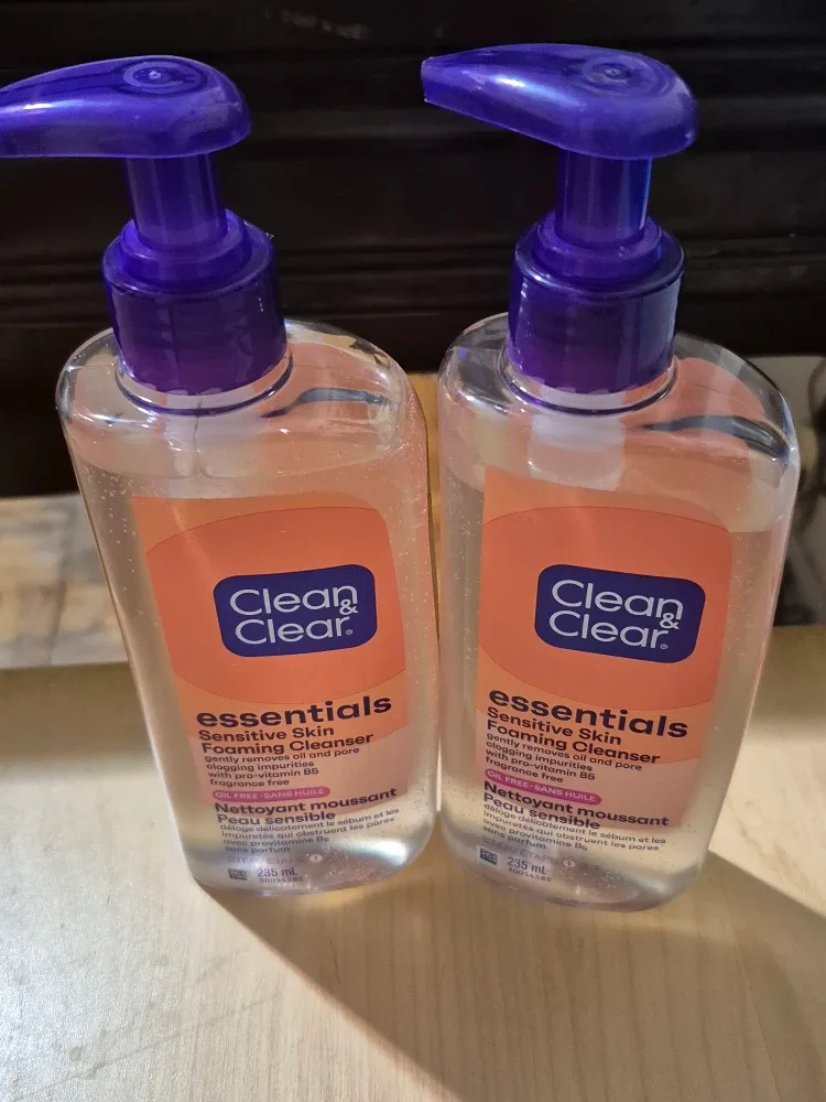 BNIB)2 Clean & Clear Sensitive Skin Cleanser