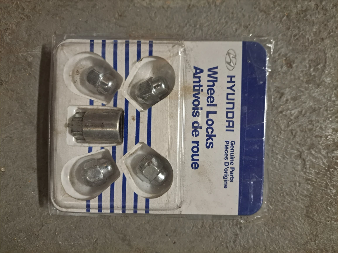 Hyundai Wheel locks