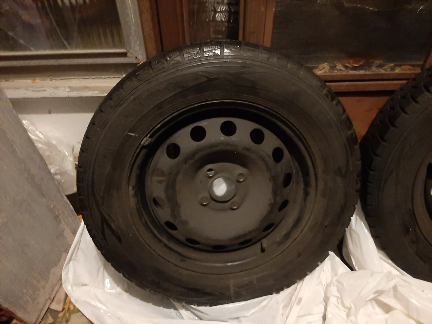 DUNLOP STEEL BELTED TIRES 195/65 R15