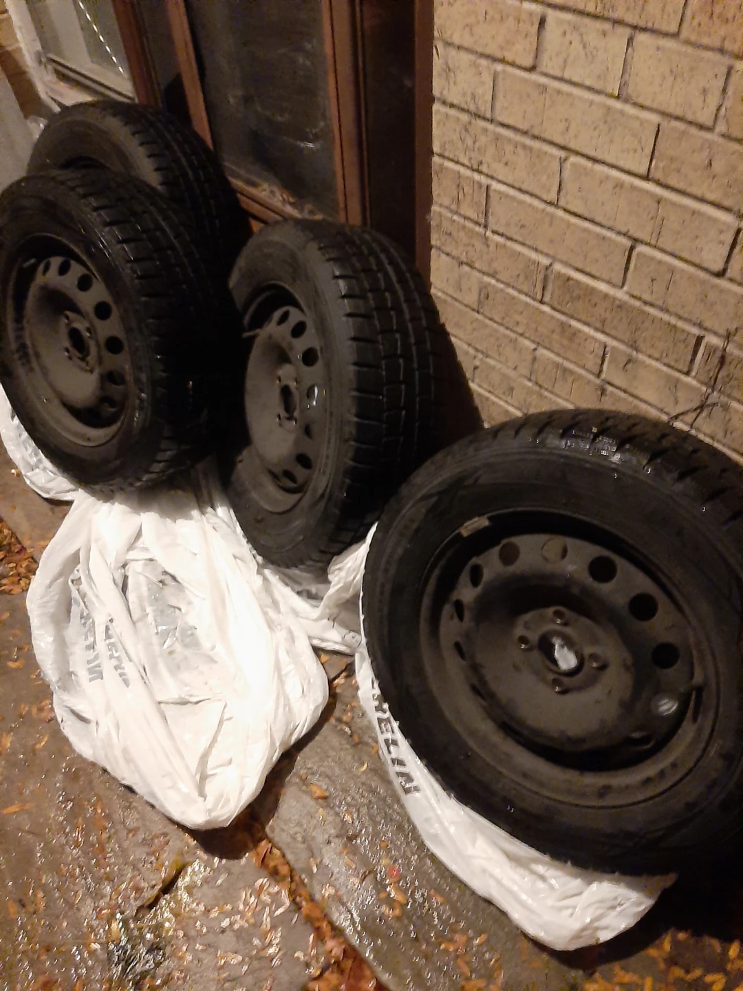 DUNLOP STEEL BELTED TIRES 195/65 R15 - photo 3