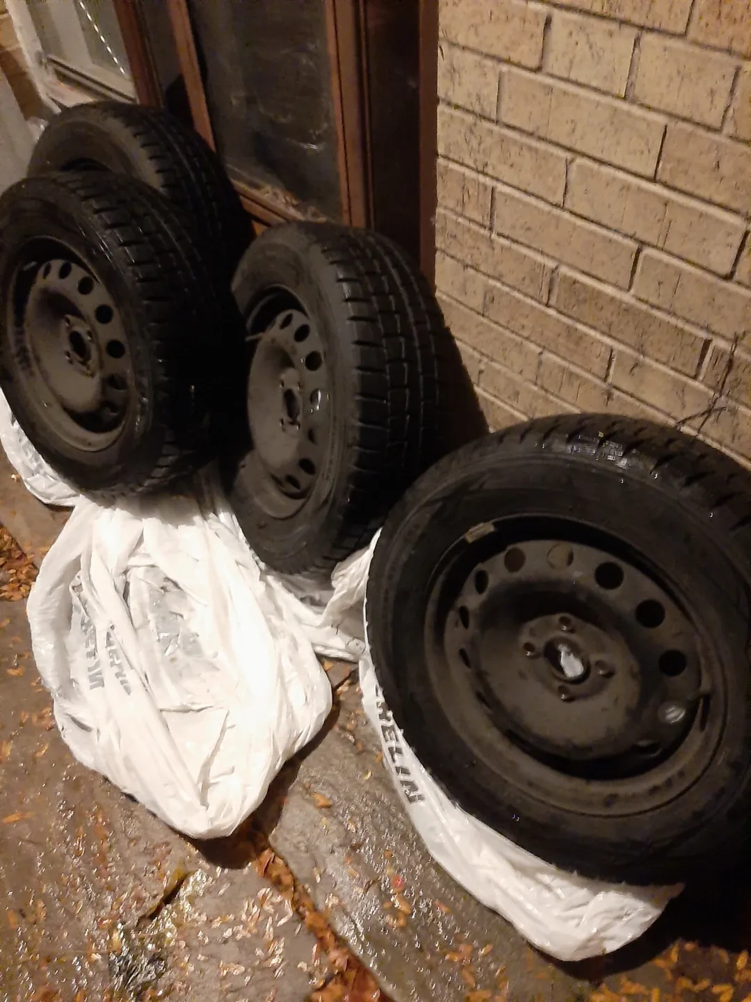 DUNLOP STEEL BELTED TIRES 195/65 R15 image indicator(3)