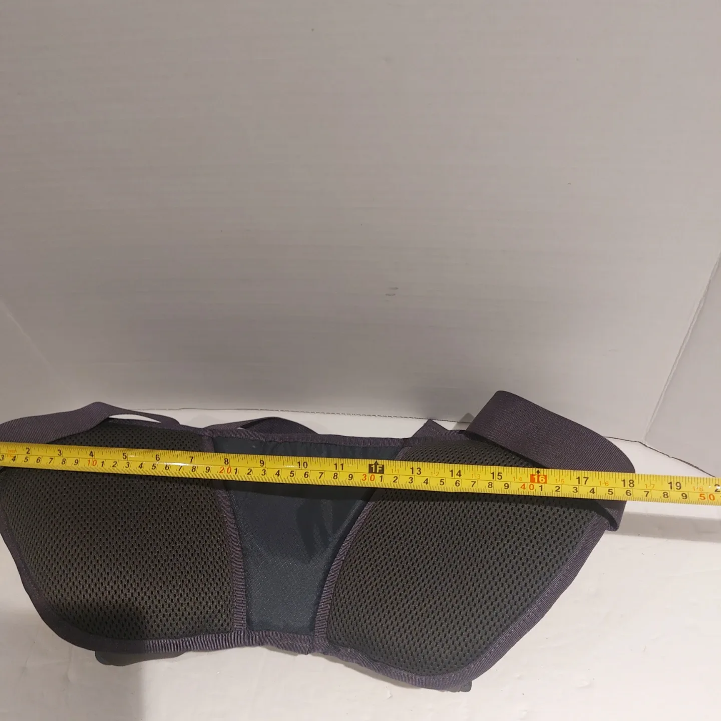 MEC Mountain Equipment Co-op Running Belt image indicator(9)