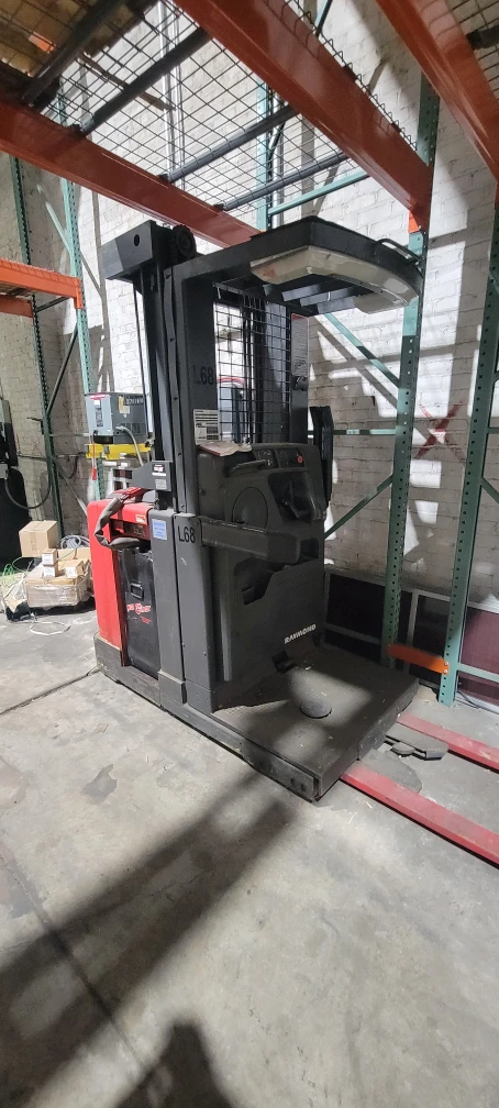 Raymond order picker EASI-OPC30TT Forklift- needs repair