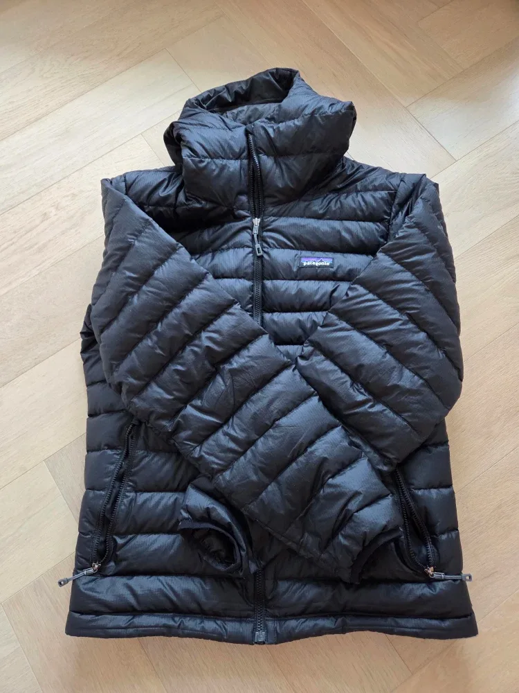 Patagonia Down Puffer Jacket - Size S image indicator(3)
