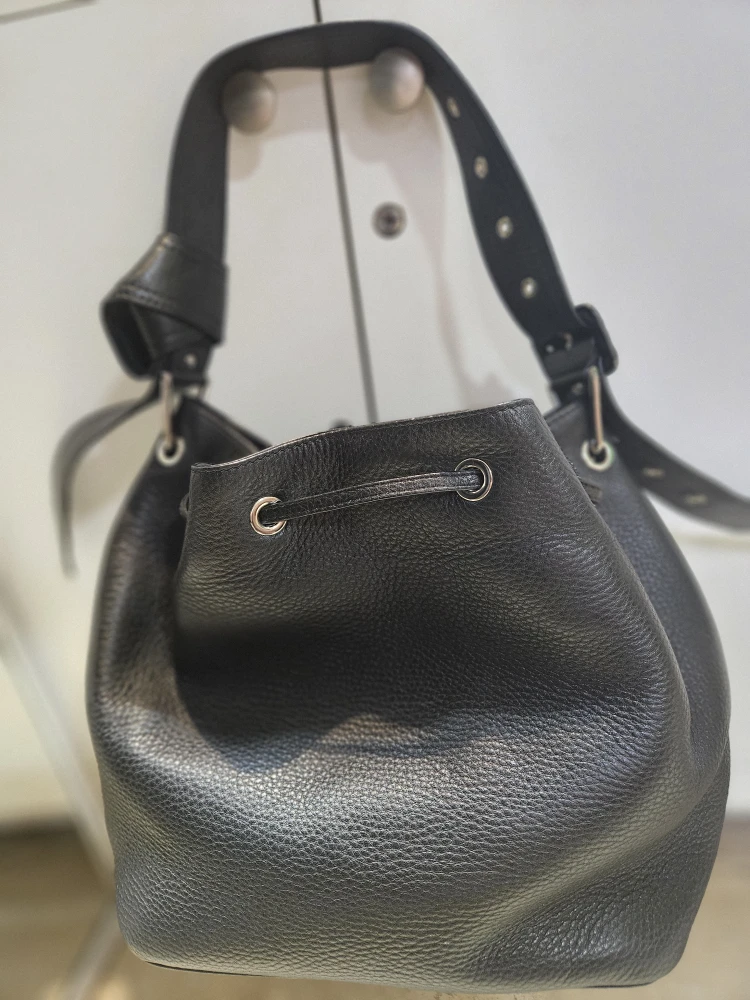Max Mara Black Leather Bucket Bag - photo 3