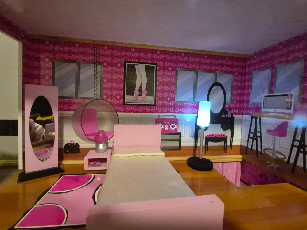 Dollhouse with Garage image indicator(6)