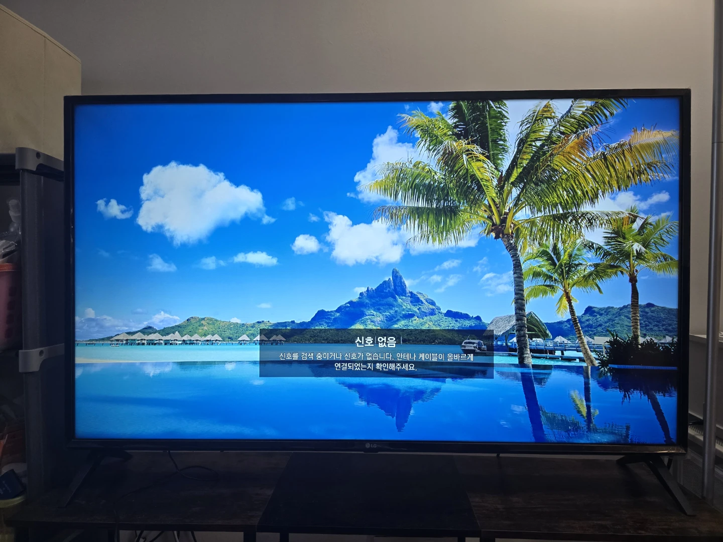 LG 49UK6300BUB 49" 4K UHD Smart TV - photo 2