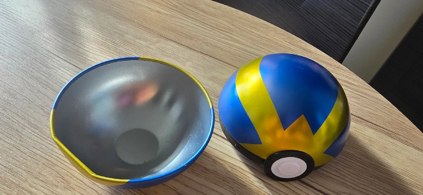 Pokemon Figures & Poke Ball Container image indicator(3)