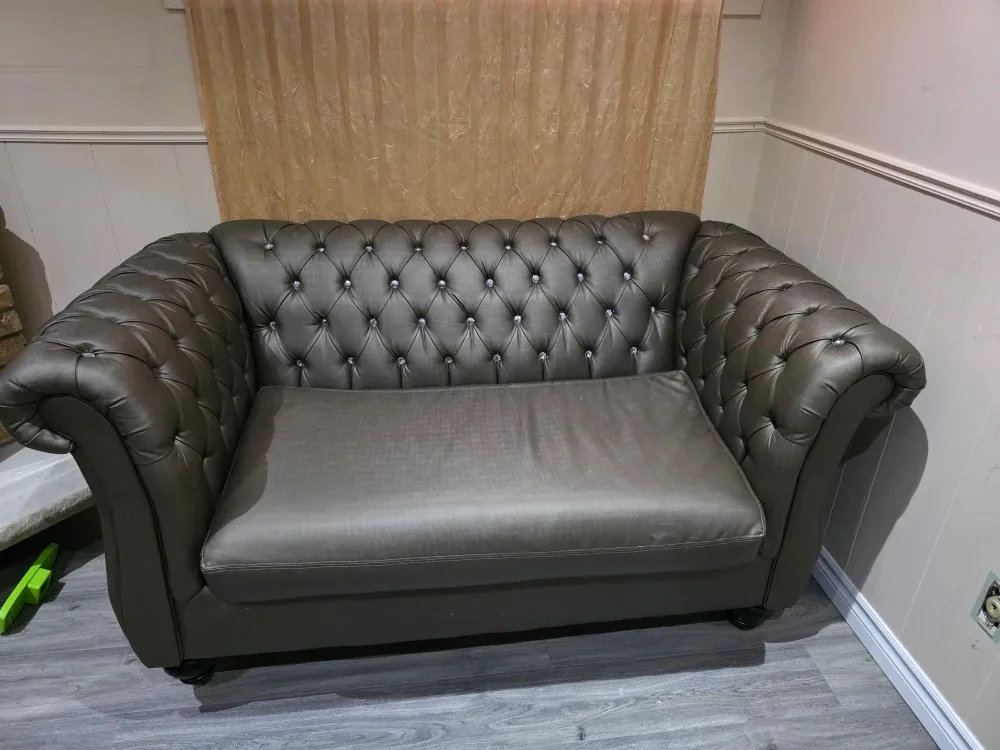 Tufted Chesterfield Style Sofa image indicator(3)