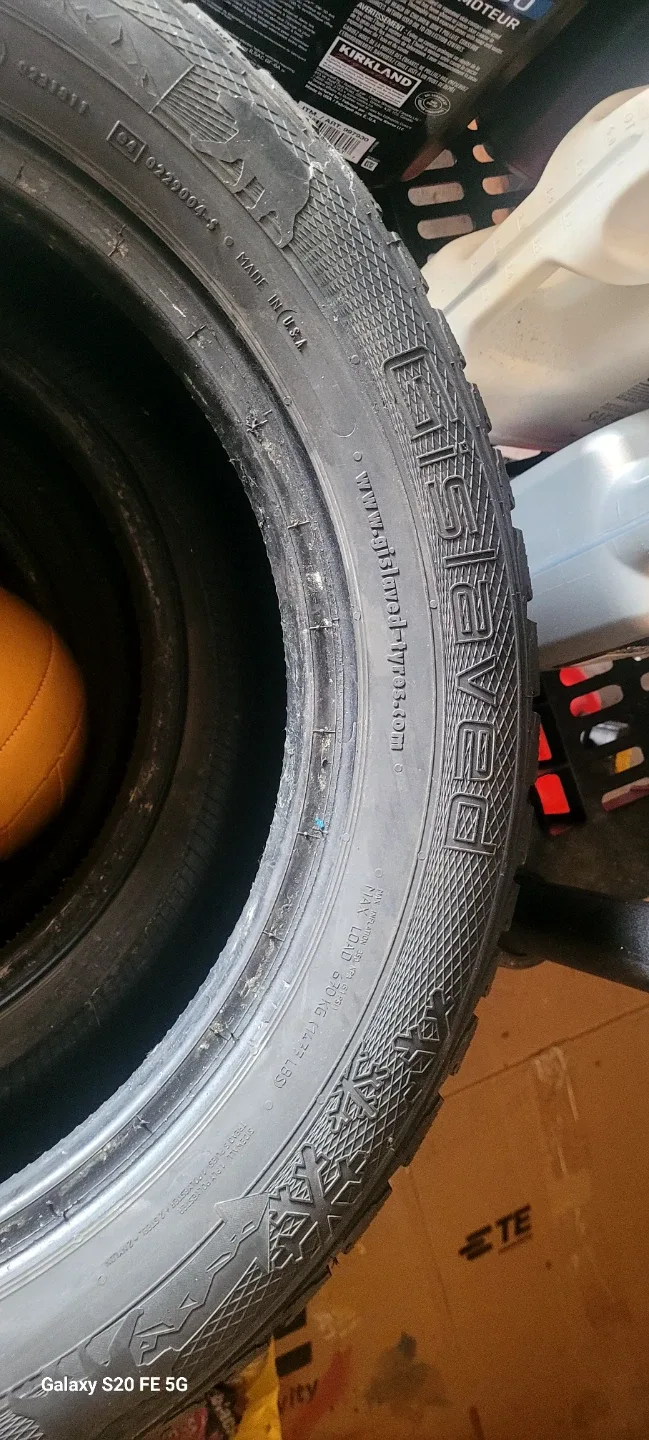 205/55R16 94T XL Winter 4 Tires image indicator(3)