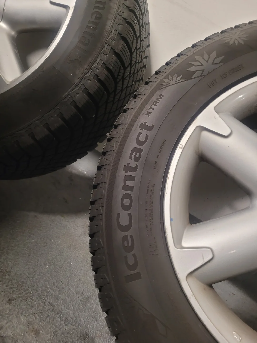 Nissan Wheel with Continental IceContact XTRM Tire 235/65R18 image indicator(3)