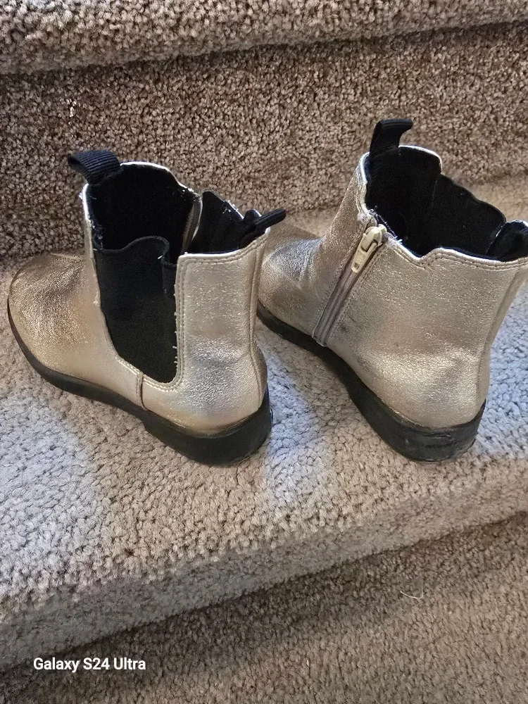 Gray Wolf Kids Snow Boots Size 1 image indicator(4)