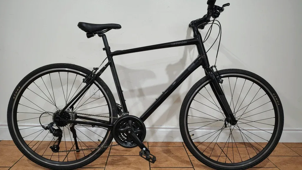 (NEW)Cannondale Quick 6 Hybrid Bike - Black